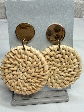 🚨3 for $15🚨 Natural Woven Disc Drop Earrings with Gold Tone Studs